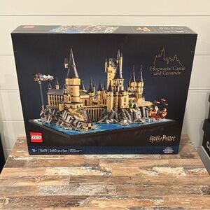 LEGO Harry Potter Hogwarts Castle and Grounds Set